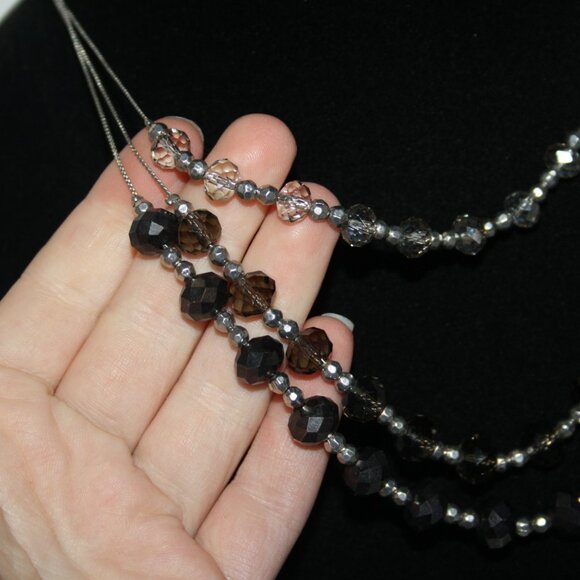 💚🖤✨ Beautiful Silver Layered Necklace w/ Green, Black + Silver Crystals ✨🖤💚 - Picture 4 of 6